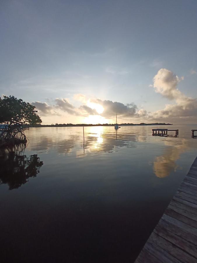 The Sea Glass Inn Placencia Экстерьер фото