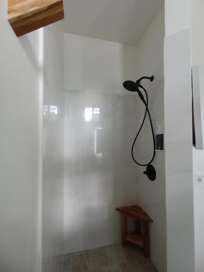 The Sea Glass Inn Placencia Экстерьер фото