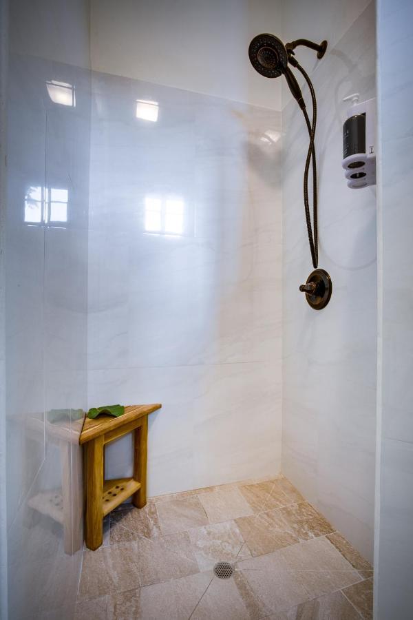 The Sea Glass Inn Placencia Экстерьер фото