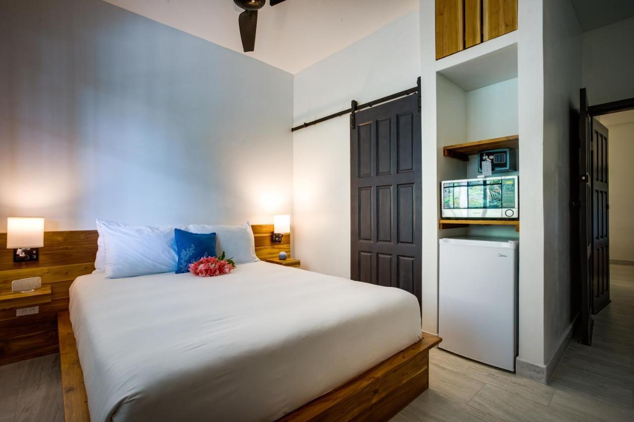 The Sea Glass Inn Placencia Экстерьер фото