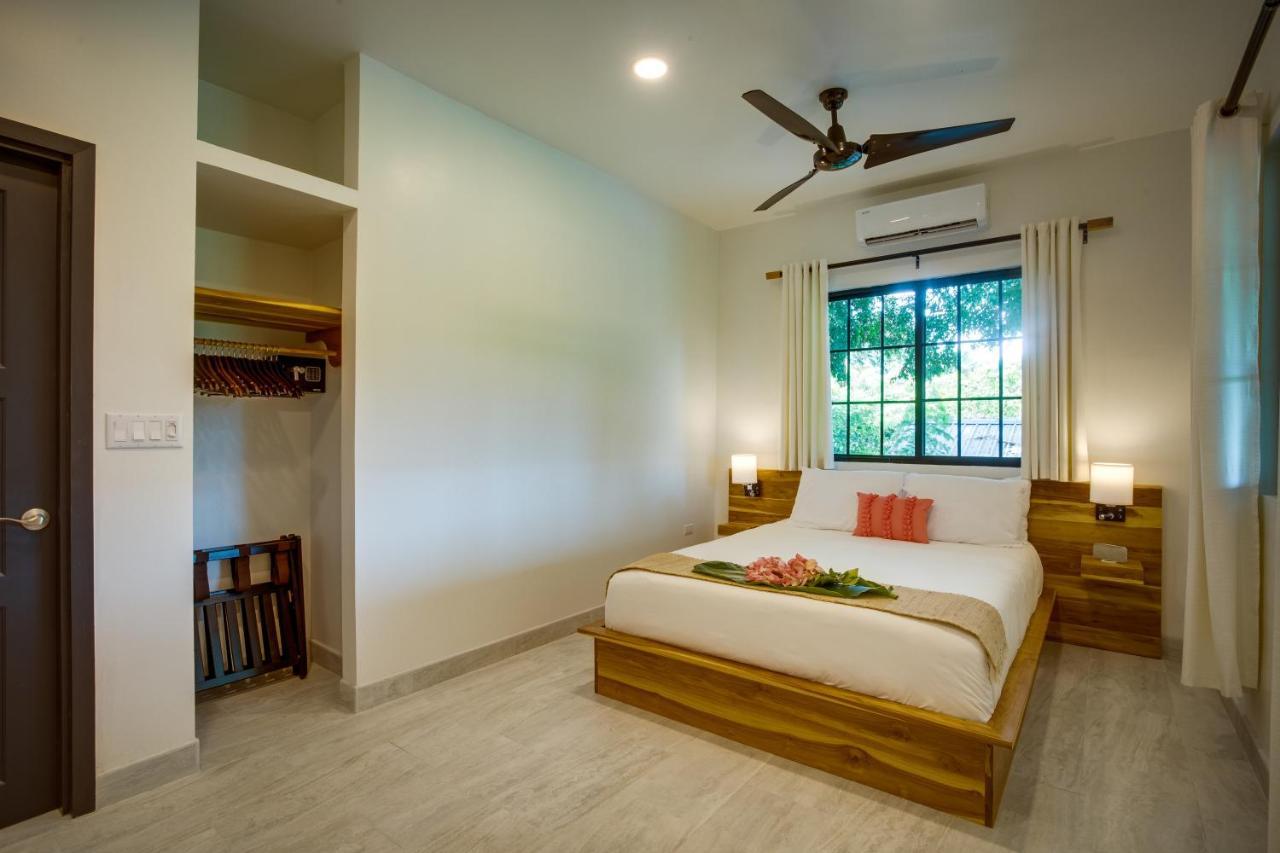 The Sea Glass Inn Placencia Экстерьер фото