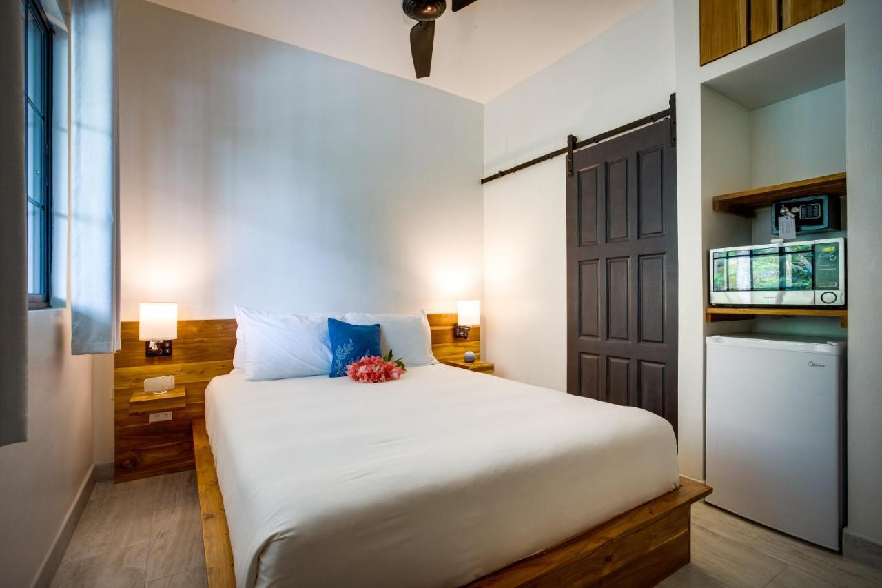 The Sea Glass Inn Placencia Экстерьер фото