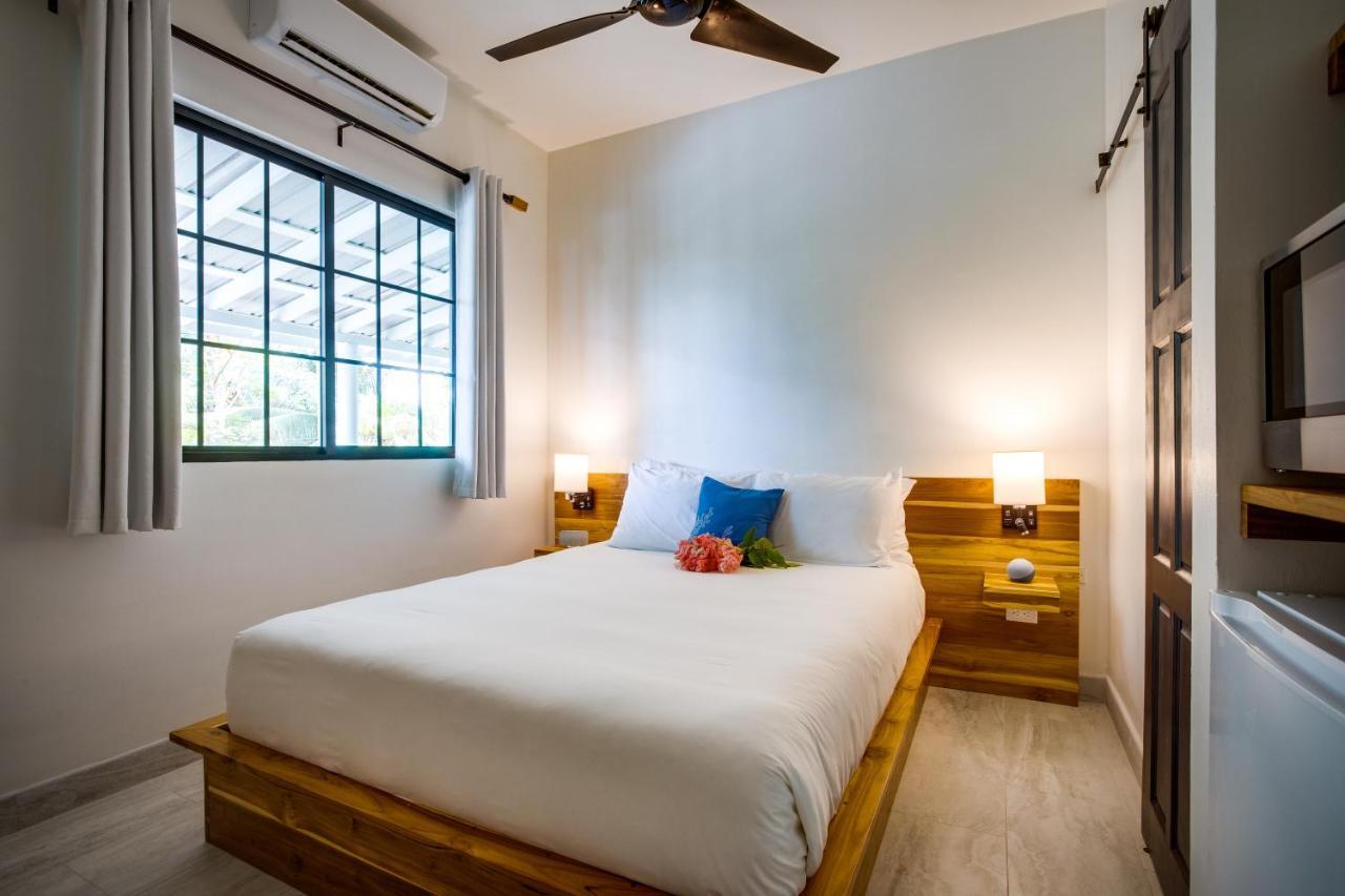 The Sea Glass Inn Placencia Экстерьер фото