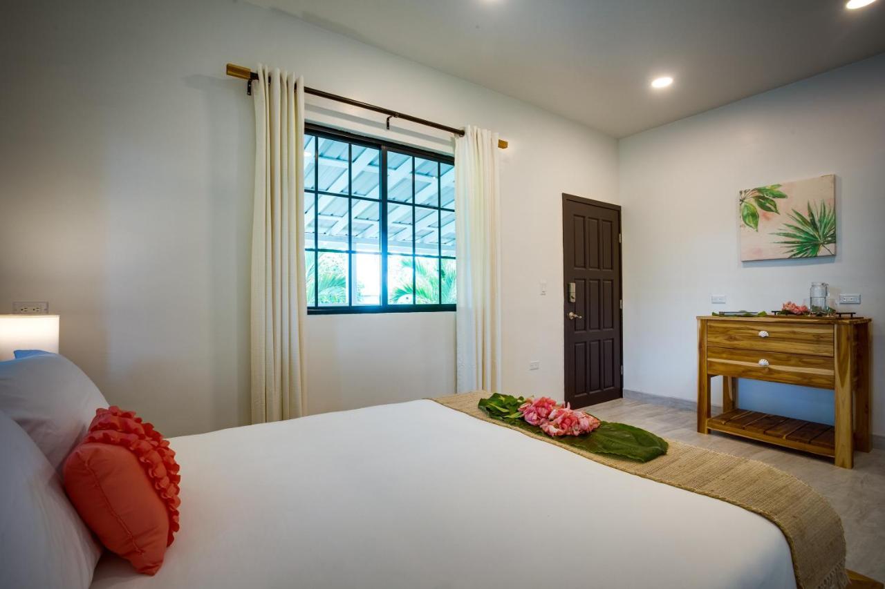 The Sea Glass Inn Placencia Экстерьер фото