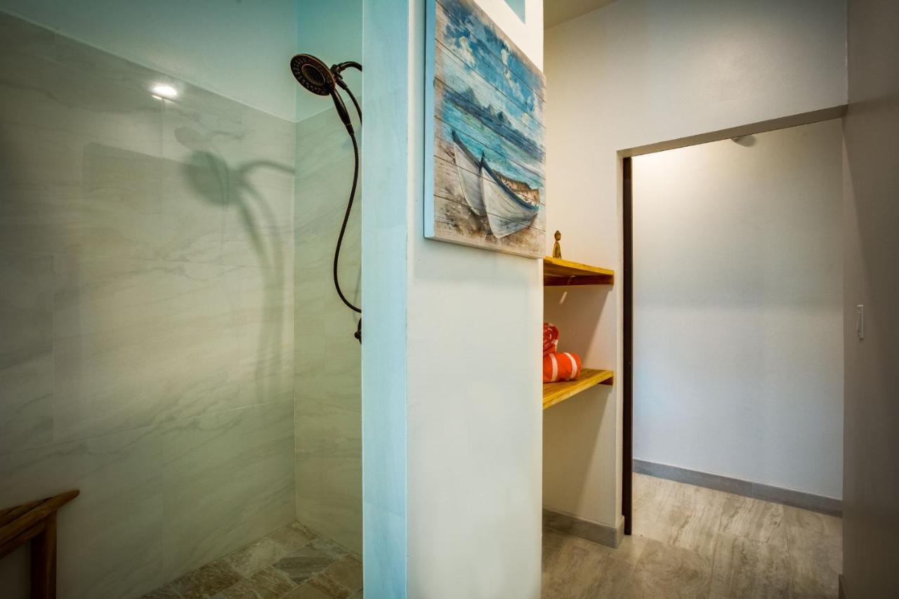 The Sea Glass Inn Placencia Экстерьер фото
