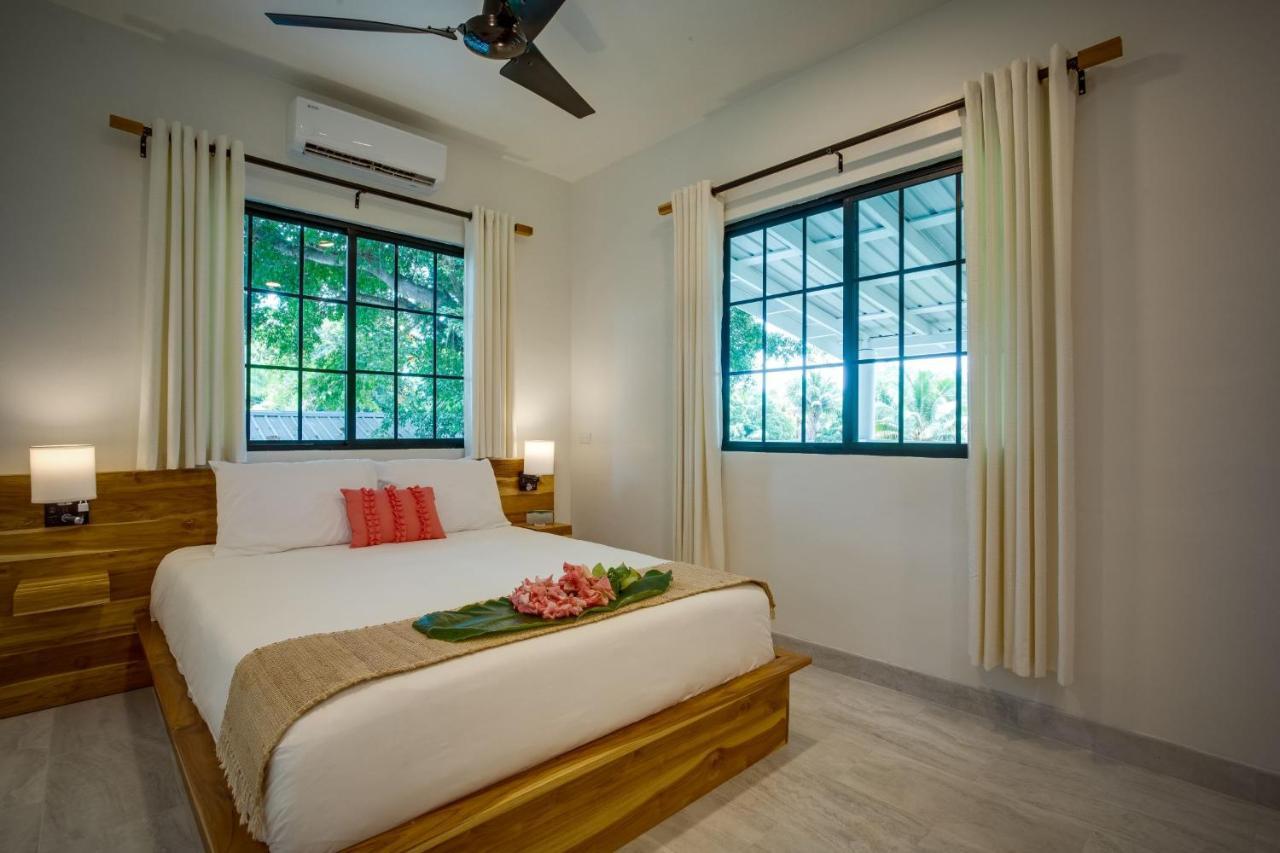 The Sea Glass Inn Placencia Экстерьер фото
